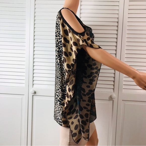 2/$25 BODY CENTRAL Animal Print Lightweight Blouse Size Large - Picture 3 of 6